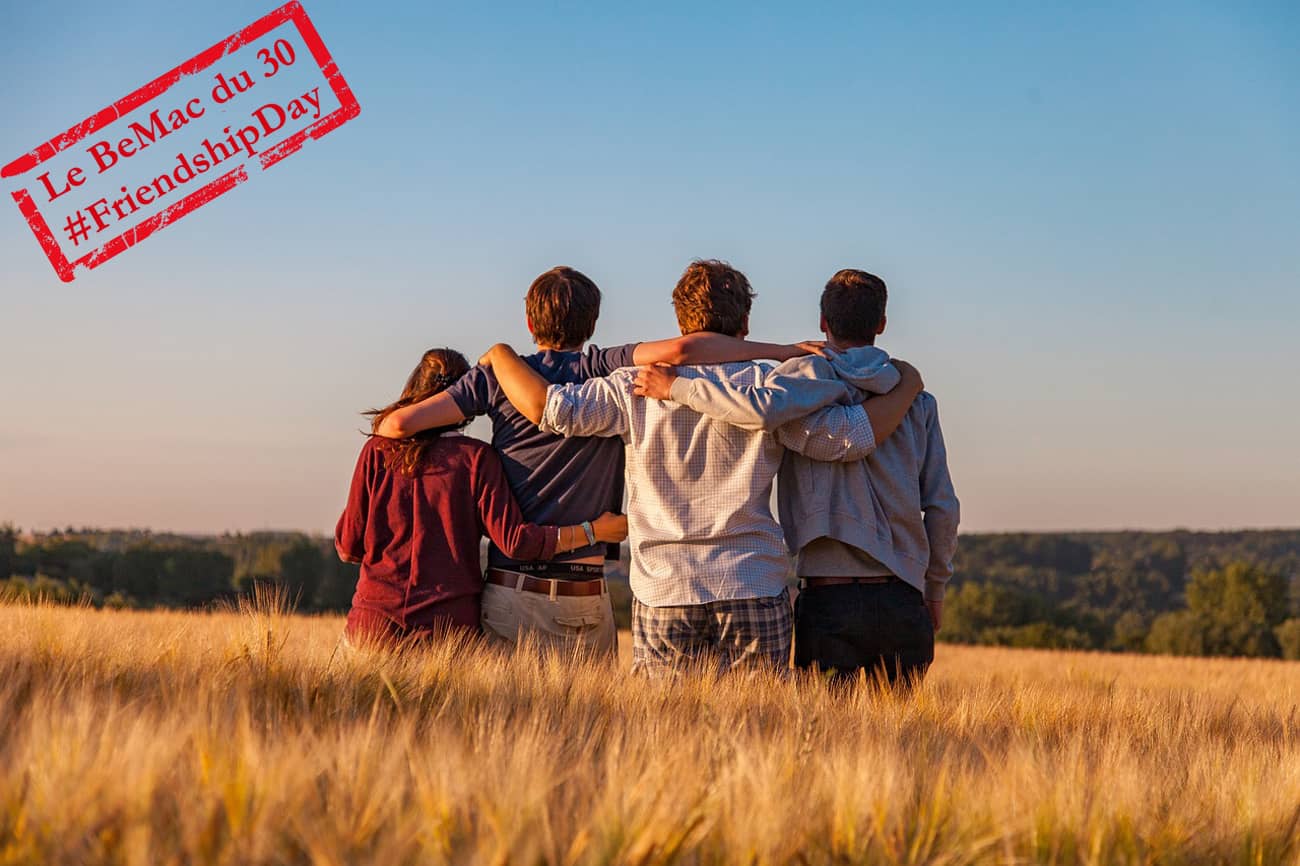 Un groupe de jeunes dans la campagne (Crédit Dimhou)