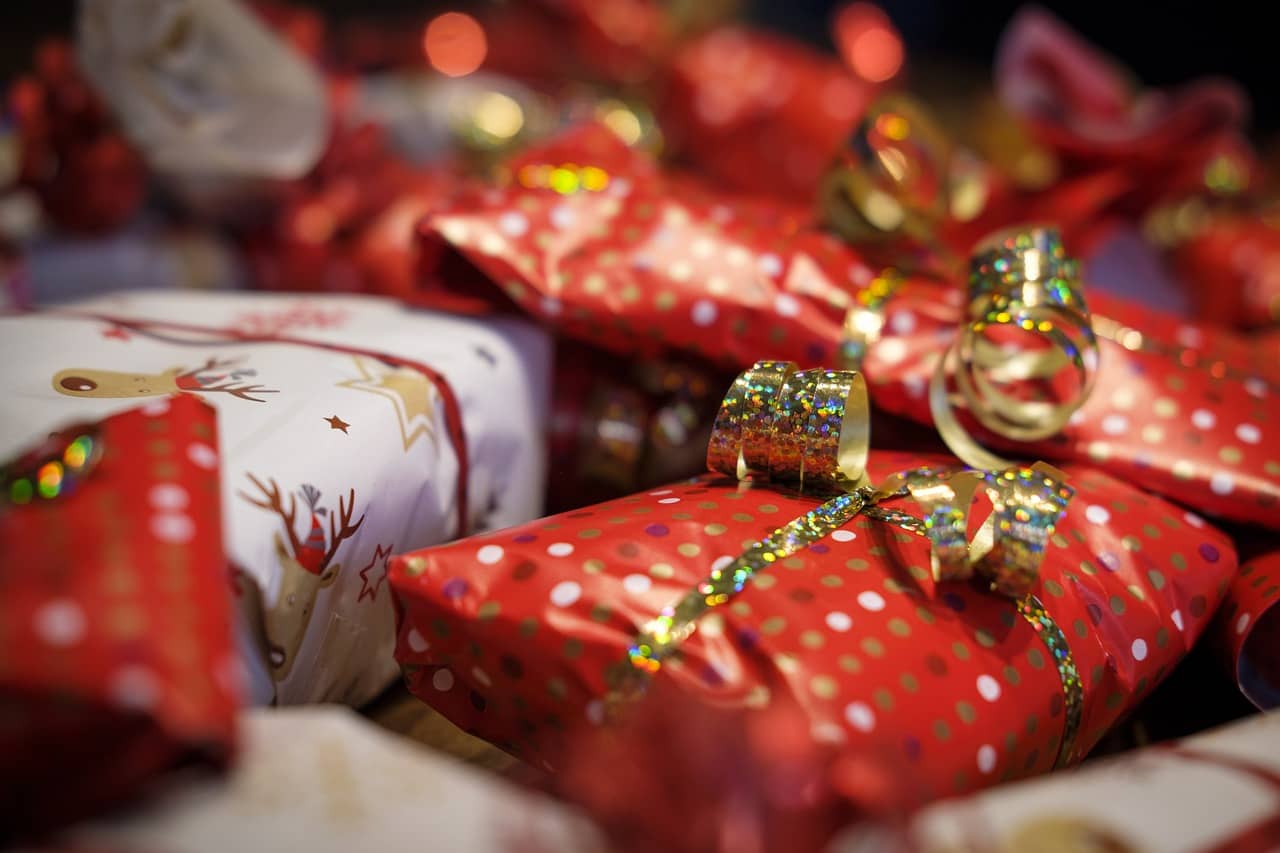Cadeaux originaux emballés pour offrir à Noël ou au Nouvel An