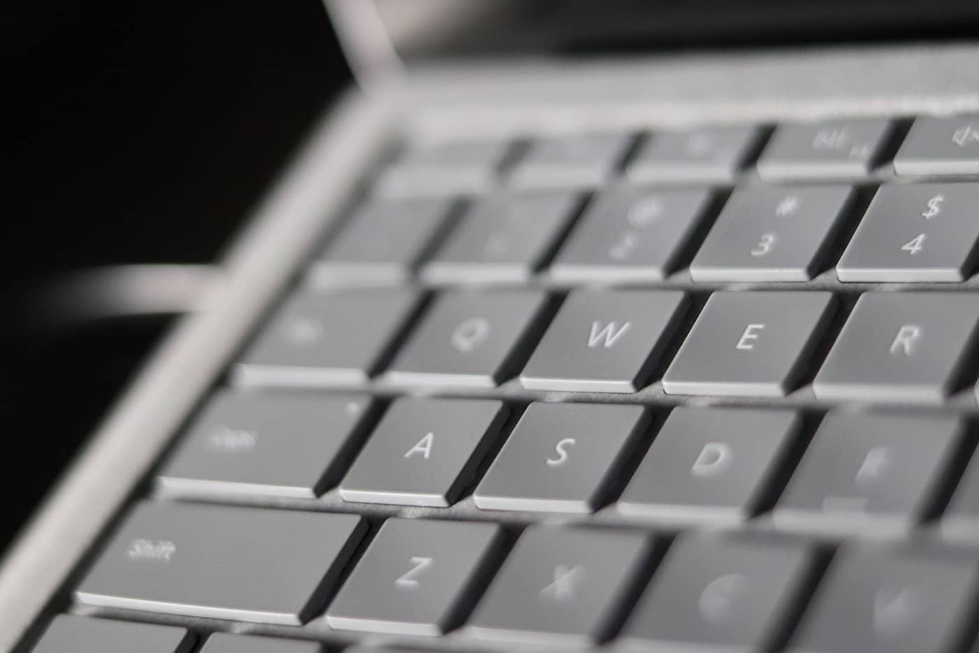  Clavier d’ordinateur portable qwerty (Crédit : TLAN_art)