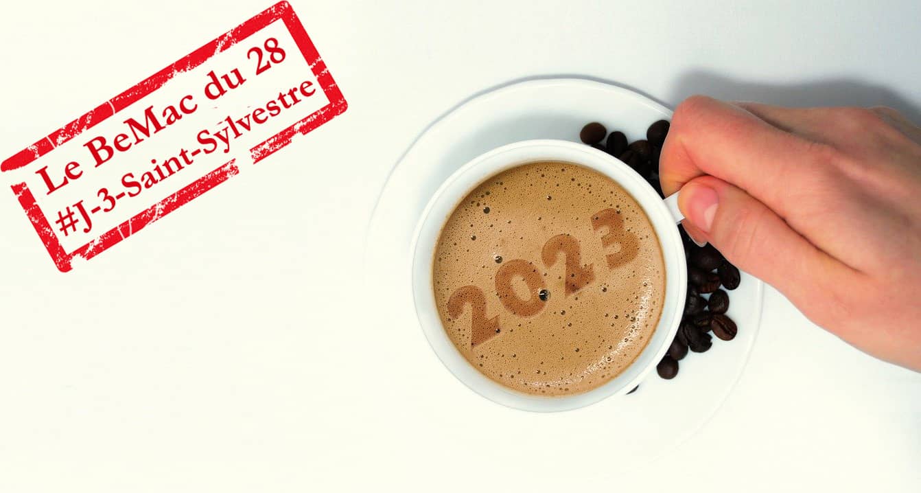 J-4 avant le Nouvel An - en attente de 2023 en buvant un café