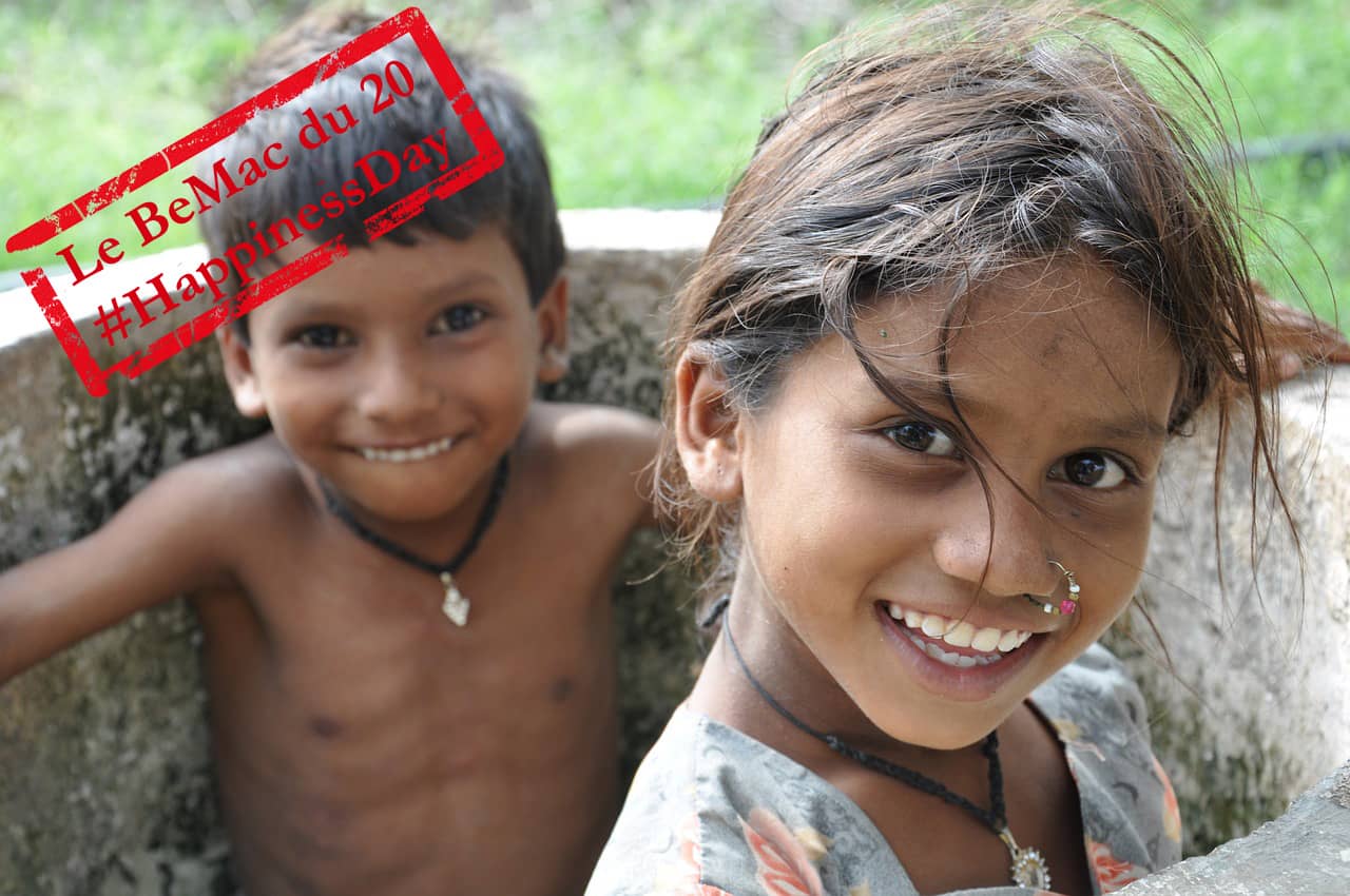 Journée internationale du bonheur : des enfants qui sourient et sont heureux