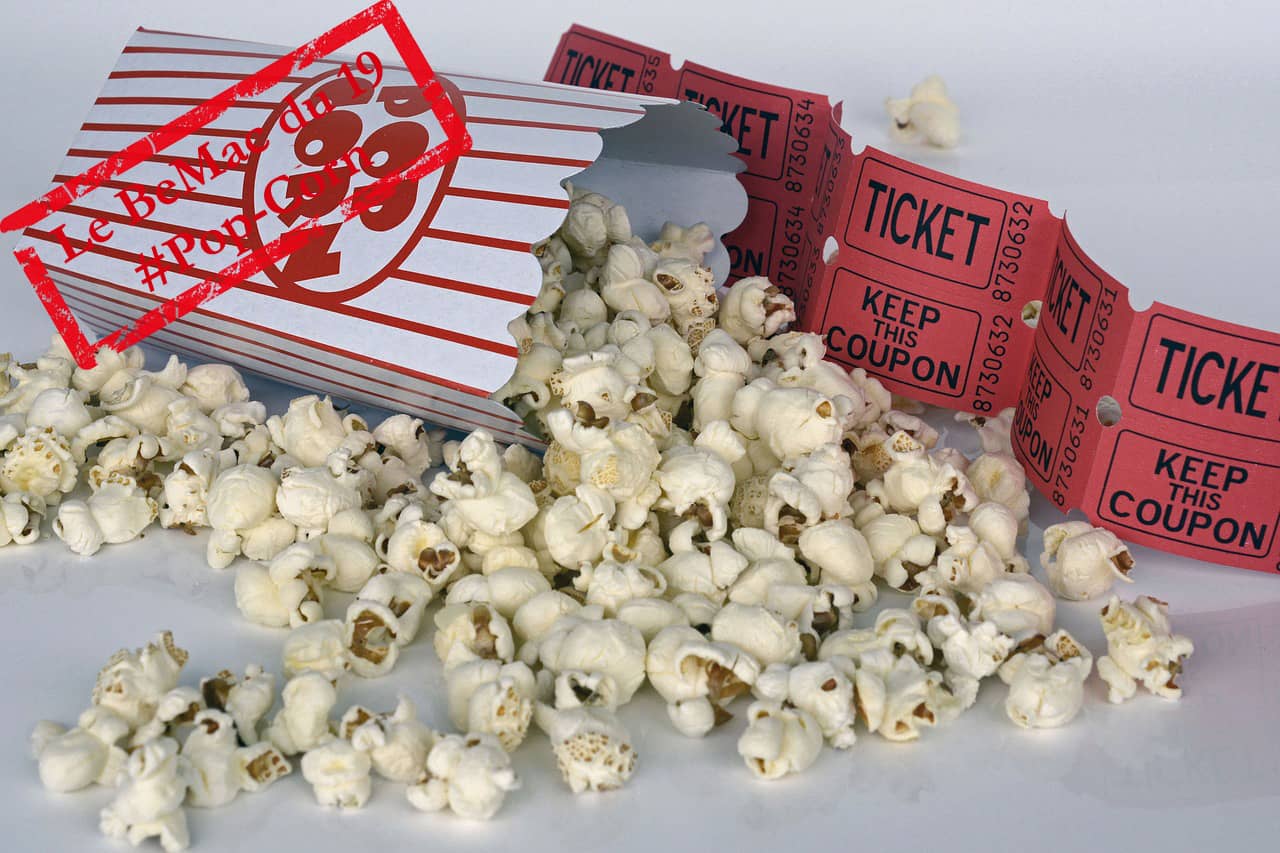 Journée internationale du pop-corn : cornet et tickets de cinéma