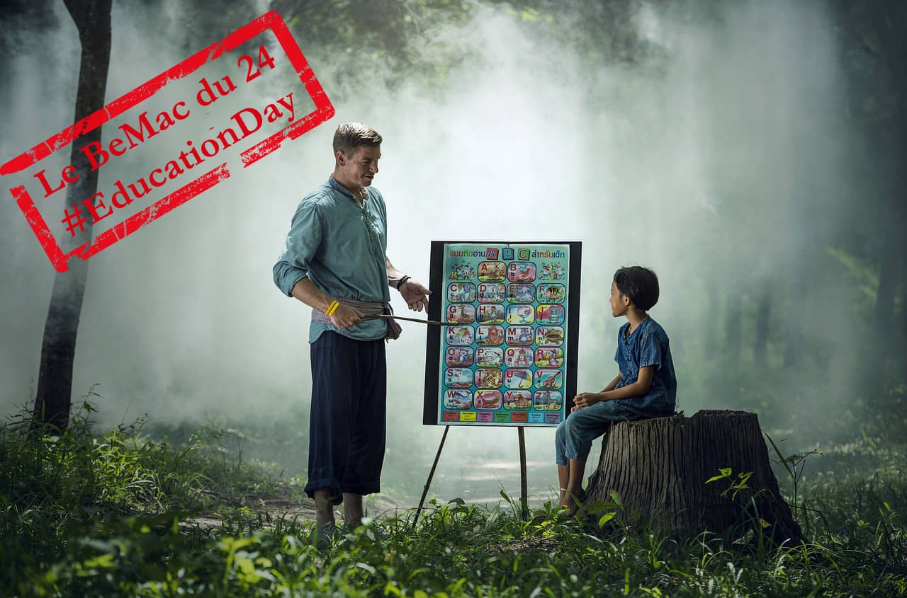 Journée internationale de l’éducation : un écolier et son professeur en Asie