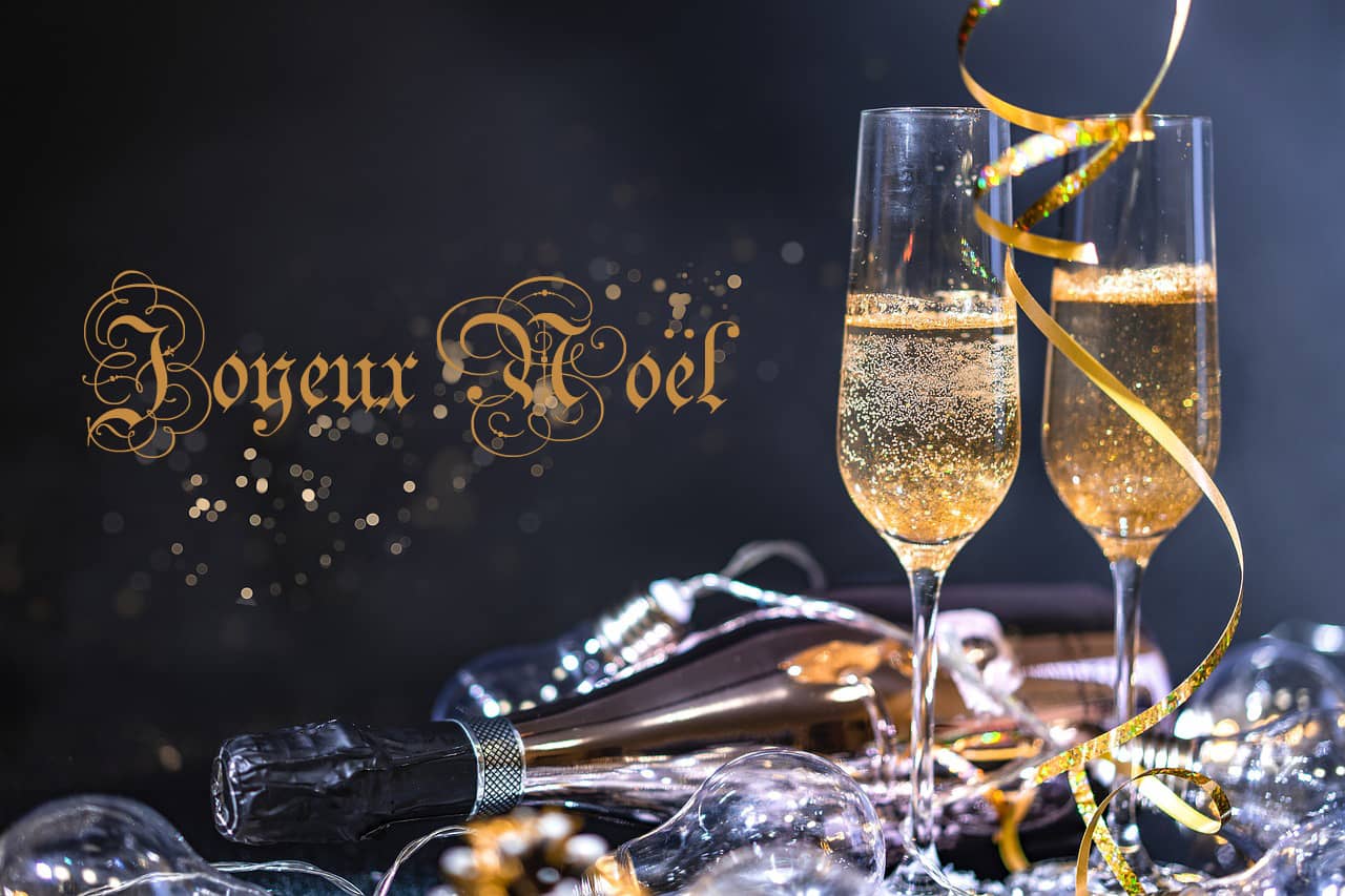 Joyeux Noël 2023 avec deux coupes de champagne