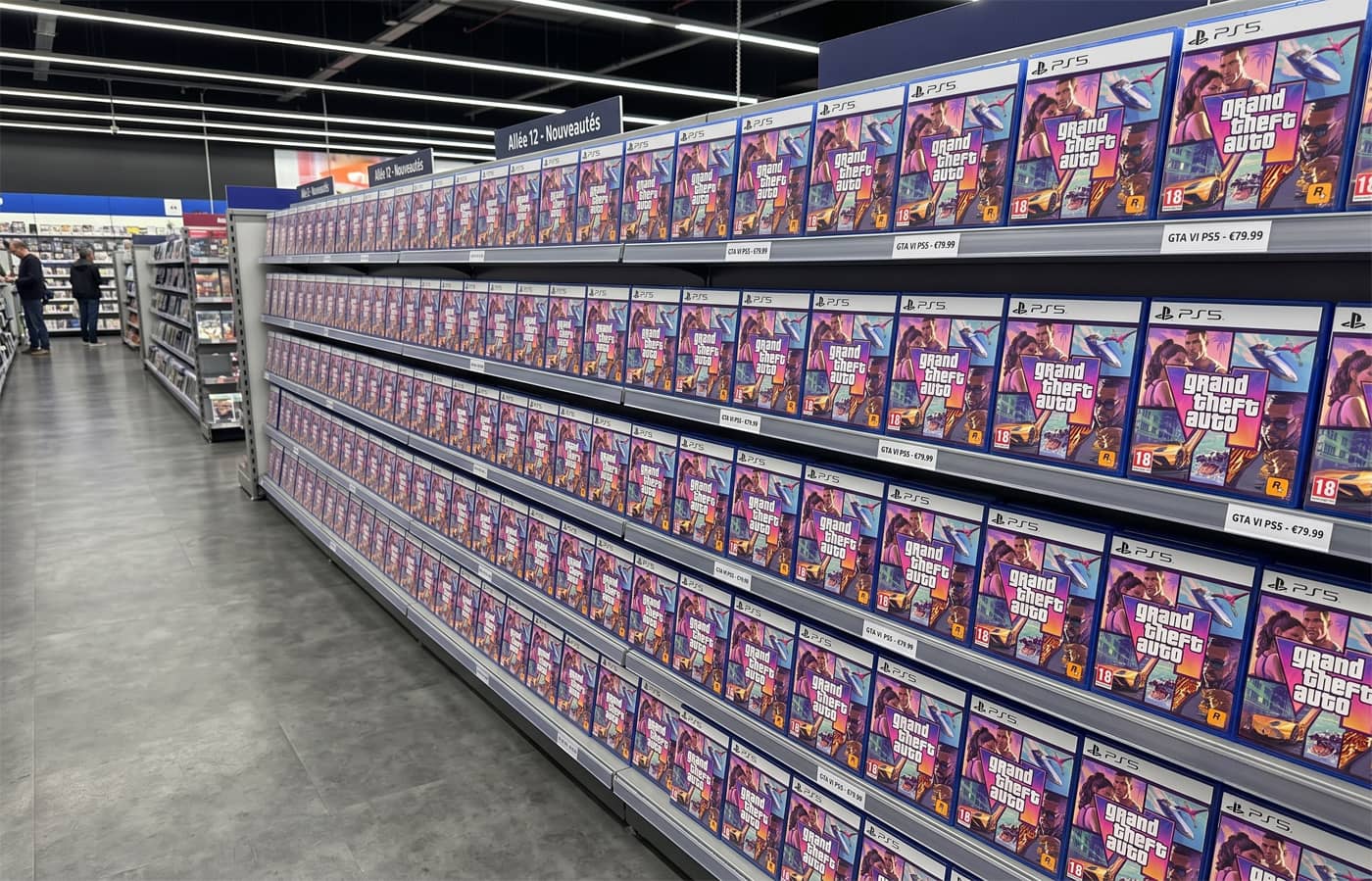 Représentation d’un rayon de jeux vidéo avec des boites de GTA6 (Crédit : Alex.I)