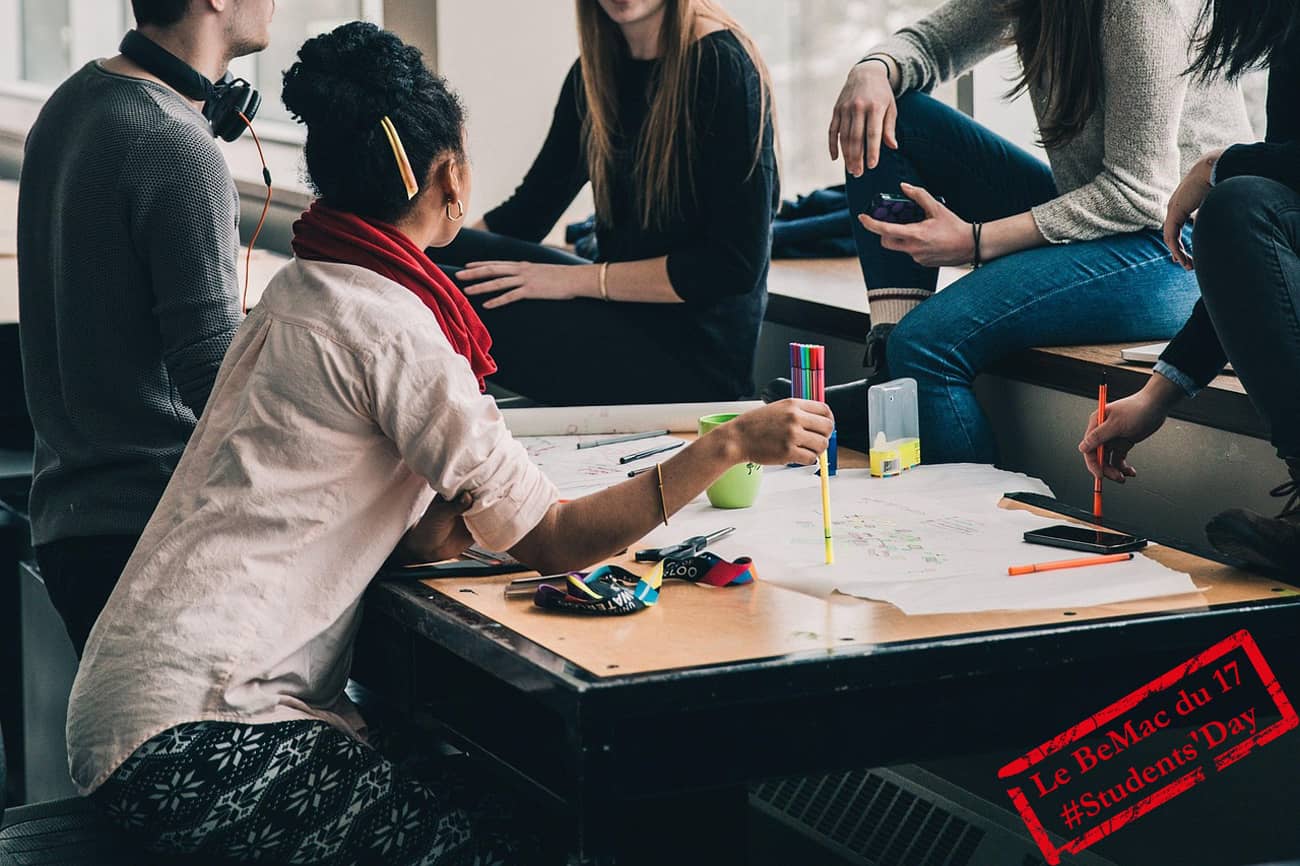 Une réunions d’étudiantes et d’étudiants ( Crédit : StockSnap )