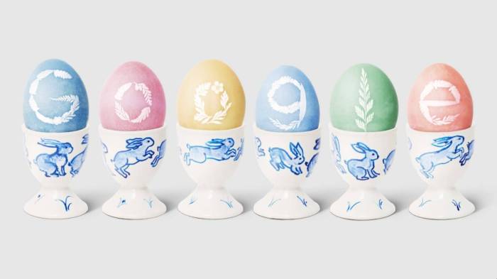 Des œufs de Pâques dans des coquetiers pour le Doodle (Crédit: Google)
