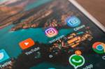 Différentes applications sur un Smartphone dont Whatsapp (Crédit : Kevberon)
