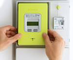 Un compteur Linky sur un tableau électrique (Crédit : Alex.I)