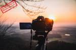 Photographie d’un coucher soleil avec un appareil photo (Crédit : Juergen-Polle)