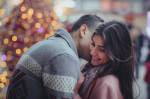 Un couple qui se fait un baiser dans le cou (Crédit : StockSnap)