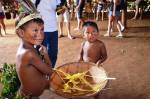 Des enfants indigènes : peuple autochtone d’Amazonie (Crédit : Katiabraga)