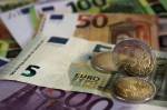 Des pièces et billets en Euro (Crédit : Geralt)