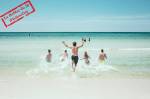 Des gens heureux à la plage au bord de la mer (Crédit : Pexels) Des gens heureux à la plage au bord de la mer (Crédit : Pexels)