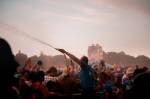 Rafraichissement pendant un concert pour les festivaliers (Crédit : Mathurin Napoly)