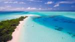 Une plage de sable blanc avec une eau turquoise des Maldives (Crédit : 12019)
