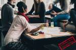 Une réunions d’étudiantes et d’étudiants ( Crédit : StockSnap )