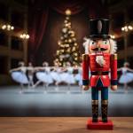 Le soldat de bois de Casse-Noisette devant le ballet de Noël (Crédit : Alex.I)