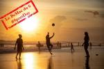 Journée internationale du sport au service de la paix : sportifs sur la plage