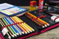 Des fournitures scolaires pour la rentrée des classes (Crédit : Bru-nO)