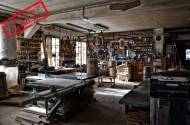 Un atelier de menuiserie d’une petite entreprise (Crédit : ThMilherou)