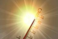 Soleil qui brille avec une canicule à 40 degrés (Crédit : Geralt)