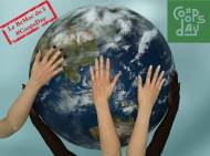 Coopération : des mains autour du globe (Crédit : Noupload)