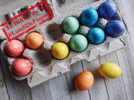 Fête de Pâques et lundi de Pâques férié avec ses œufs colorés
