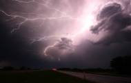 Alerte orange aux orages et canicule : des éclairs lors d’un orage