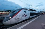 Une rame de train TGV Inoui (Crédit : Viarami)